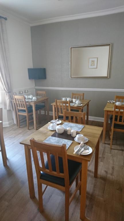 Cornerhouse Guesthouse คาร์ลไอเอิล ภายนอก รูปภาพ