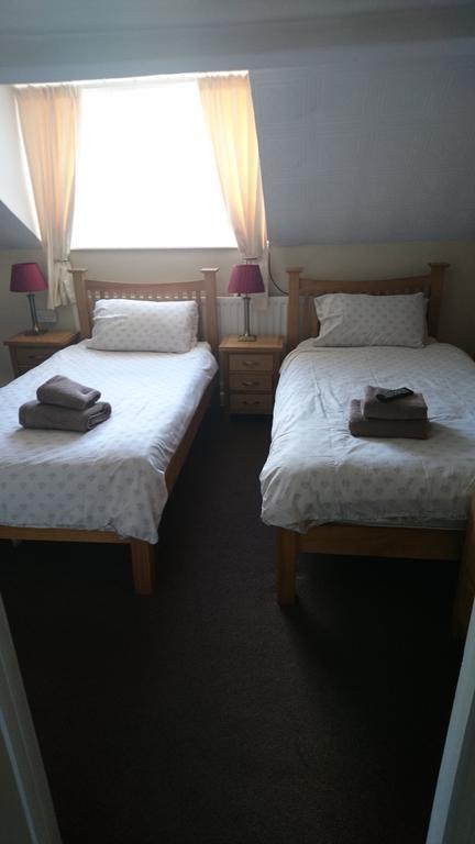 Cornerhouse Guesthouse คาร์ลไอเอิล ภายนอก รูปภาพ