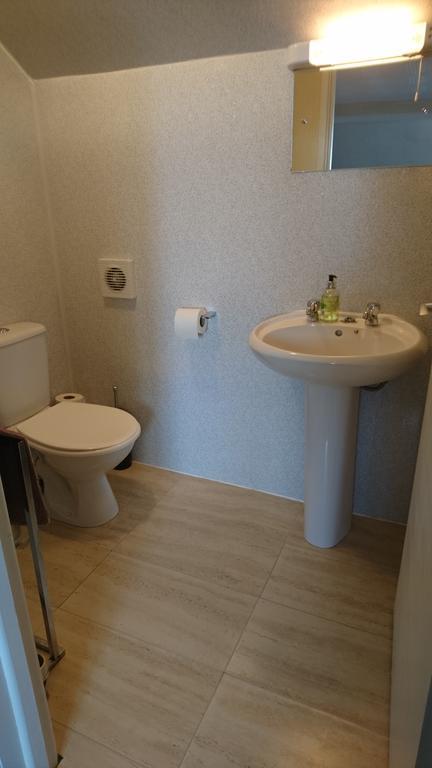Cornerhouse Guesthouse คาร์ลไอเอิล ภายนอก รูปภาพ