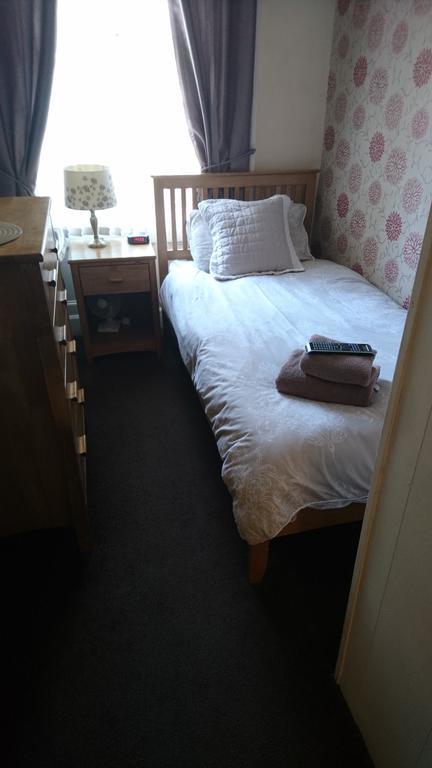 Cornerhouse Guesthouse คาร์ลไอเอิล ภายนอก รูปภาพ