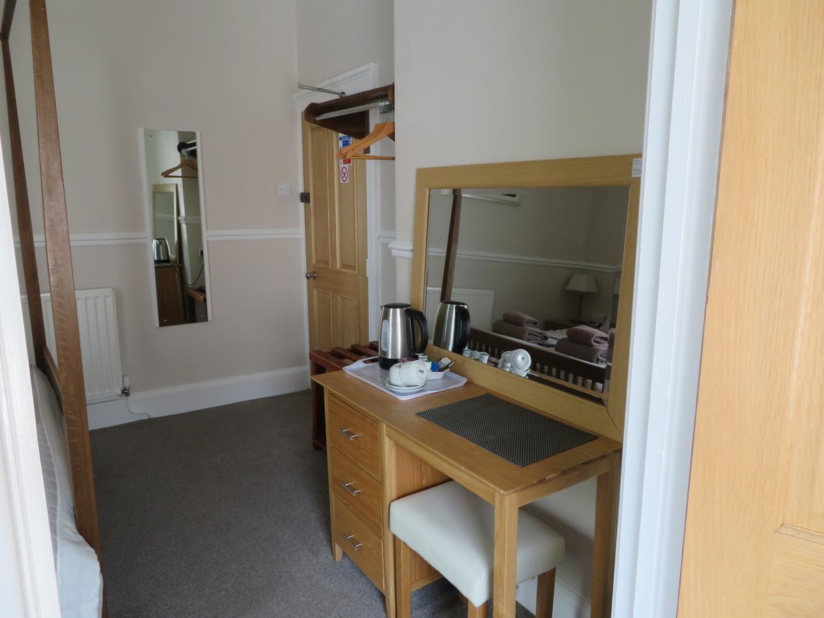 Cornerhouse Guesthouse คาร์ลไอเอิล ภายนอก รูปภาพ