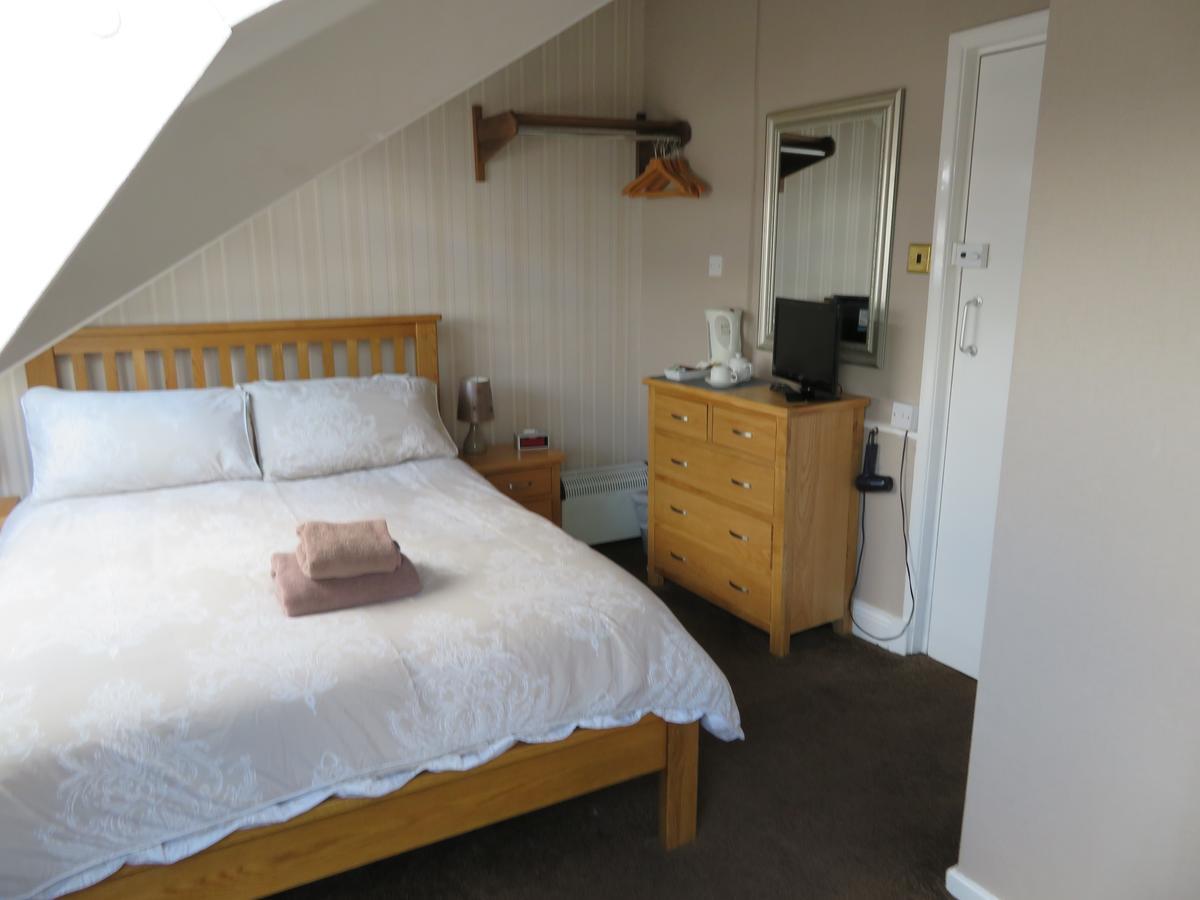Cornerhouse Guesthouse คาร์ลไอเอิล ภายนอก รูปภาพ