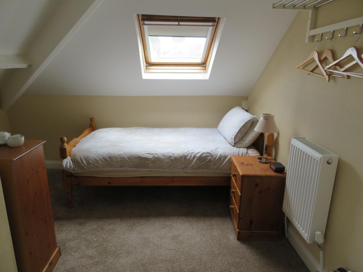 Cornerhouse Guesthouse คาร์ลไอเอิล ภายนอก รูปภาพ