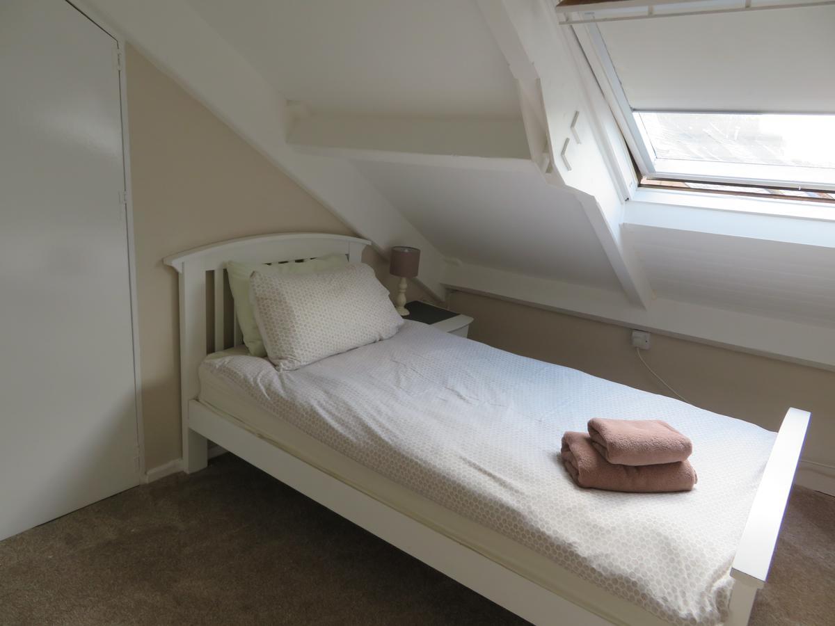 Cornerhouse Guesthouse คาร์ลไอเอิล ภายนอก รูปภาพ