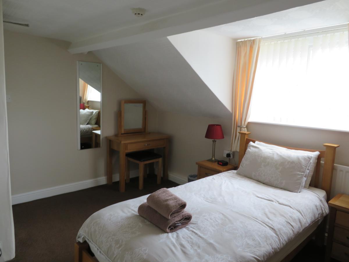 Cornerhouse Guesthouse คาร์ลไอเอิล ภายนอก รูปภาพ